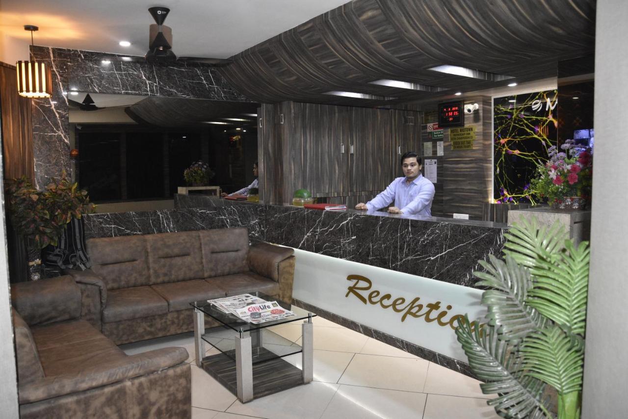 אחמדאבאד Midtown Hotel מראה חיצוני תמונה