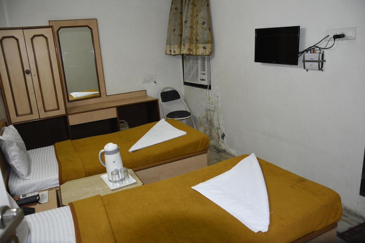 אחמדאבאד Midtown Hotel מראה חיצוני תמונה