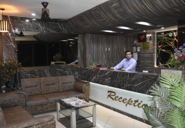 אחמדאבאד Midtown Hotel מראה חיצוני תמונה