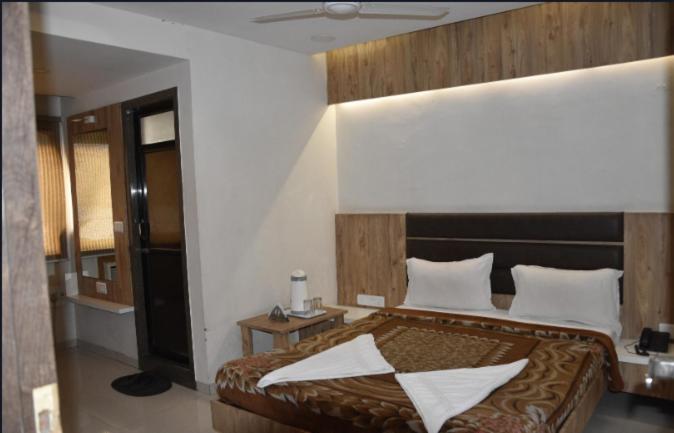 אחמדאבאד Midtown Hotel מראה חיצוני תמונה