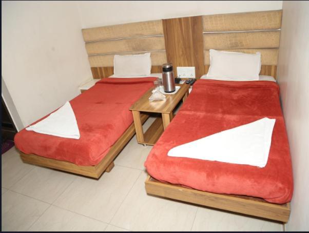 אחמדאבאד Midtown Hotel מראה חיצוני תמונה