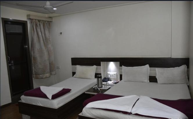 אחמדאבאד Midtown Hotel מראה חיצוני תמונה